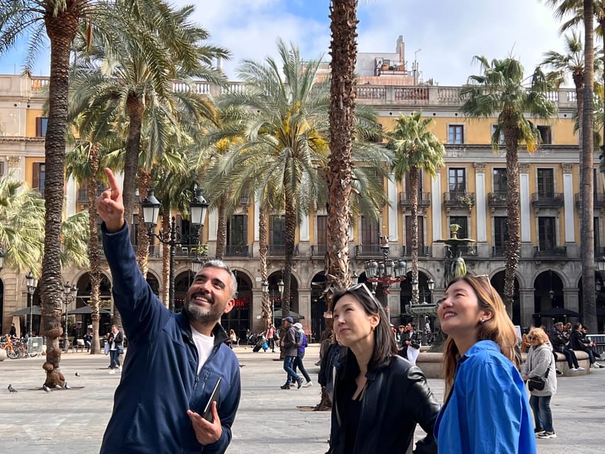 Barcelona: Gothic Quarter Guided Tour with Flamenco & Tapas - Plaça Reial tapas dinner: dinner that also feels like a set