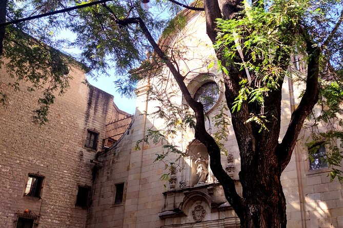 Barcelona Gothic Quarter History Tour - Barcelona Cathedral: learning to read the façade and the timeline