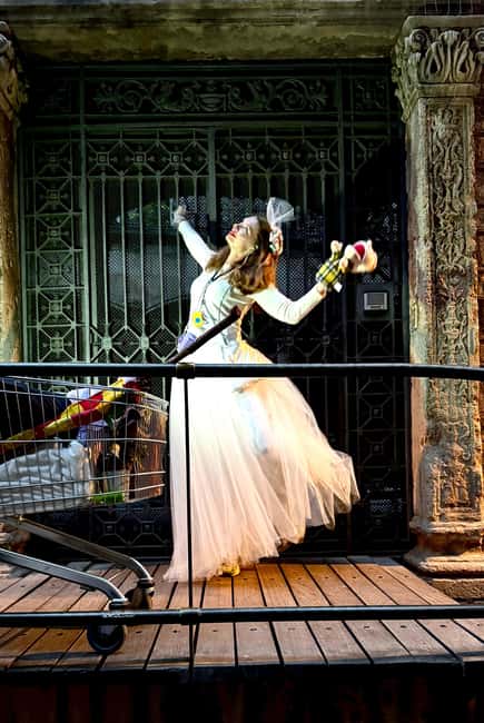 Barcelona: Gothic Quarter immersive walking tour - Price and value for a 3-hour nighttime experience