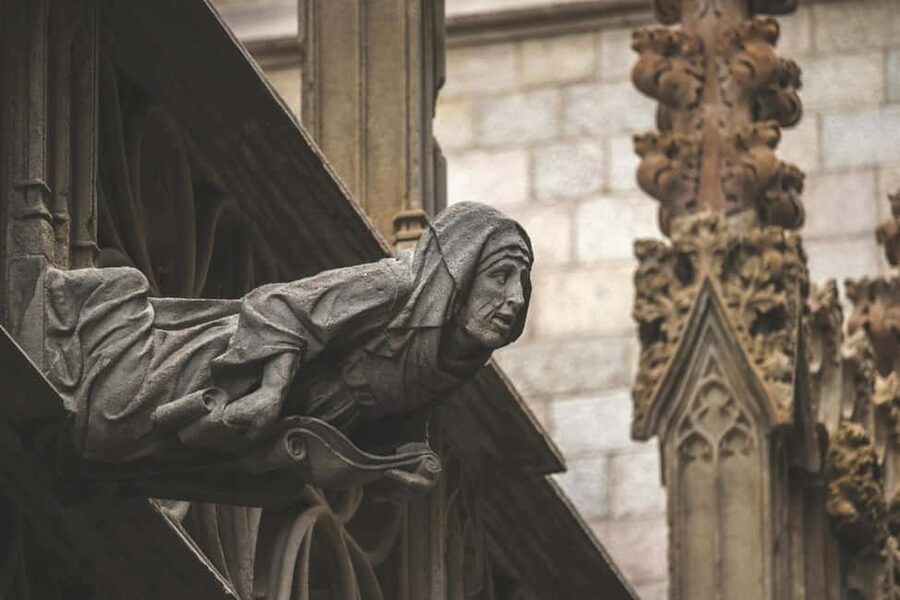 Barcelona: Gothic Quarter Legends, Drinks and candy Tour - Inquisition Stories and Ghost-Legends Without the Cheese
