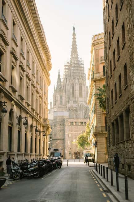 Barcelona: Gothic Quarter Legends, Drinks and candy Tour - Optional Catalan Lunch or Dinner After the Walk