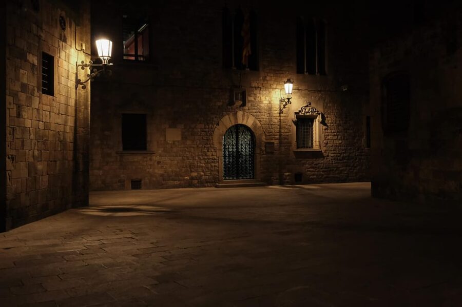 Barcelona: Gothic Quarter Night Walk Mysteries and Legends - Key things to know before you go