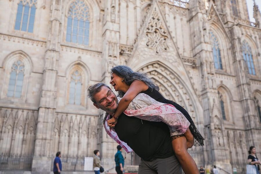 Barcelona: Gothic Quarter Private Photoshoot Experience - Practical tips to help your photos turn out better