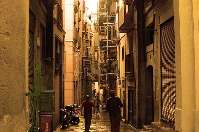 Barcelona Gothic Quarter's Deepest Secrets & Sangria - Plaça de Catalunya to Las Ramblas: getting your bearings the fun way