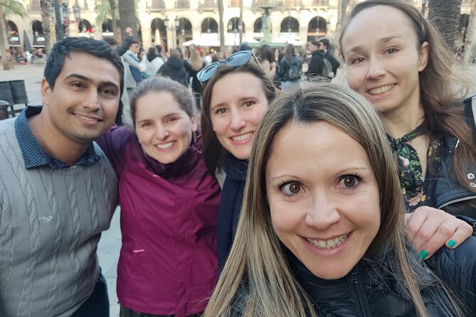 Barcelona Gothic Quarter Scavenger Hunt and City Highlights Walking Tour - What you actually do: sights, questions, and creative photo points