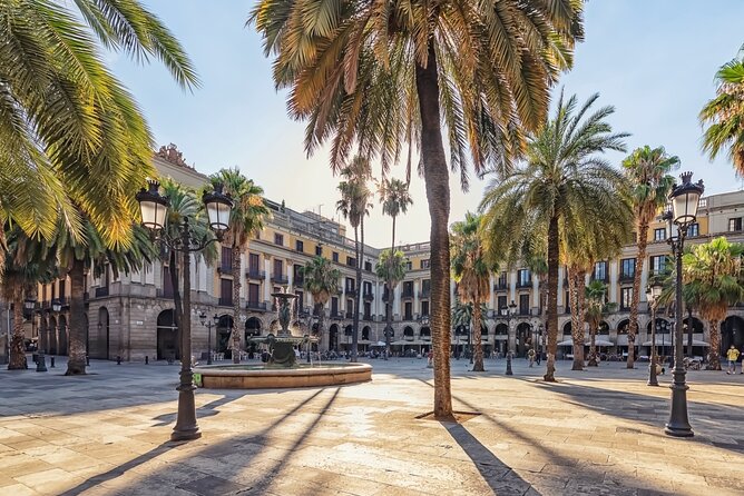 Barcelona Gothic Quarter Scavenger Hunt and City Highlights Walking Tour - Who this is best for (and who may bounce off it)