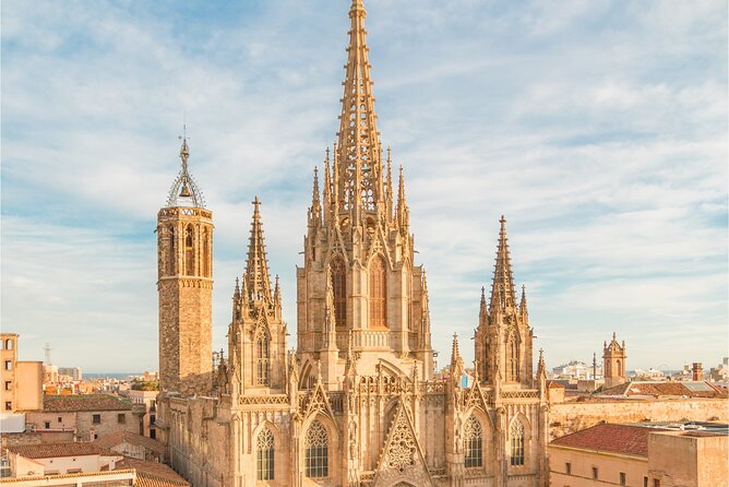 Barcelona Gothic Quarter Scavenger Hunt and City Highlights Walking Tour - Practical tips to make your game smoother