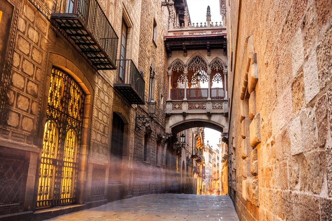 Barcelona Gothic Quarter Scavenger Hunt and City Highlights Walking Tour - Setting up at Plaça de lÀngel (and starting fast)
