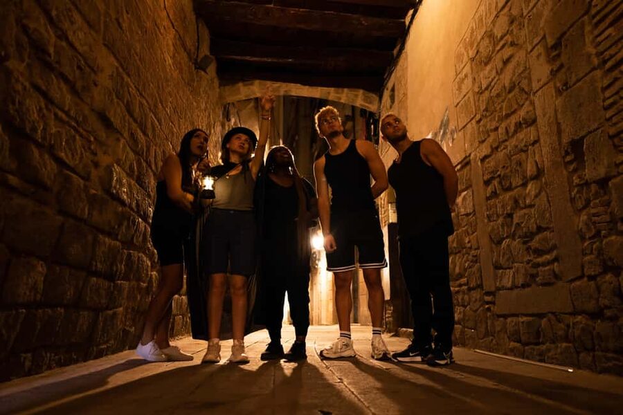 Barcelona: Gothic Quarter Tour Dark History & Ghosts Tour - Meeting Point at Plaça del Canonge Colom: How the Walk Actually Works