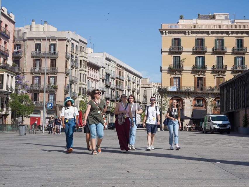 Barcelona: Gothic Quarter Walking Tour w/ Montjuïc Cable Car - Pacing and group energy: what to expect on the ground