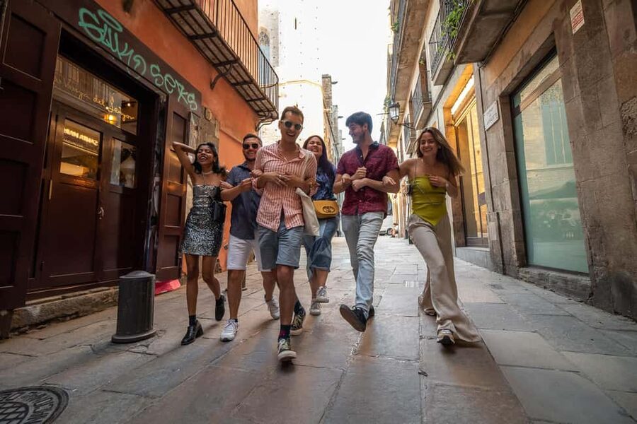Barcelona: Gothic Quarter Walking Tour with 10+ Attractions - Escultura Barcino: the Roman opening act you can actually picture