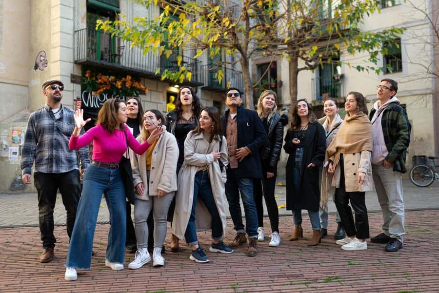 Barcelona: Gothic Quarter Walking Tour with 10+ Attractions - Sant Felip Neri Square: the quieter side of the Gothic Quarter