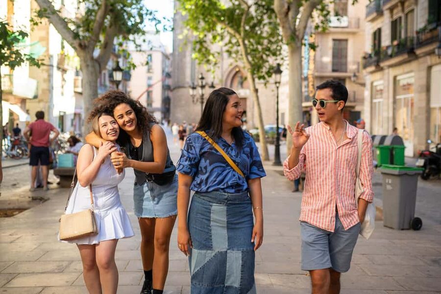 Barcelona: Gothic Quarter Walking Tour with 10+ Attractions - Meeting point near Plaça del Vuit de Març (and how not to get stuck)
