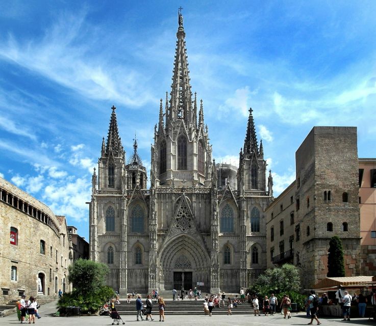 Barcelona: Gothic Quarter Walking Tour with Optional Tapas - Why this route works: Gothic Quarter streets, Ramblas, and the old port