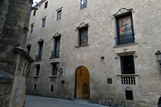 Barcelona Gothic Quarter Walking Tour with Tapas - Who this tour fits best in your Barcelona plan
