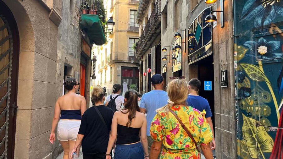 Barcelona Gothic WalkingTour: Roman Walls & Hidden Courtyard - Key highlights worth your time