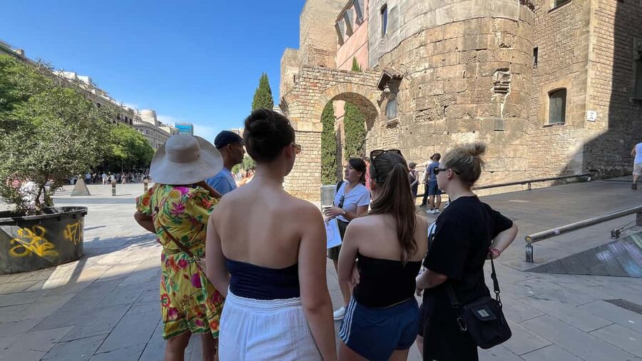Barcelona Gothic WalkingTour: Roman Walls & Hidden Courtyard - Kings Square and the Power-Map of Barcelona
