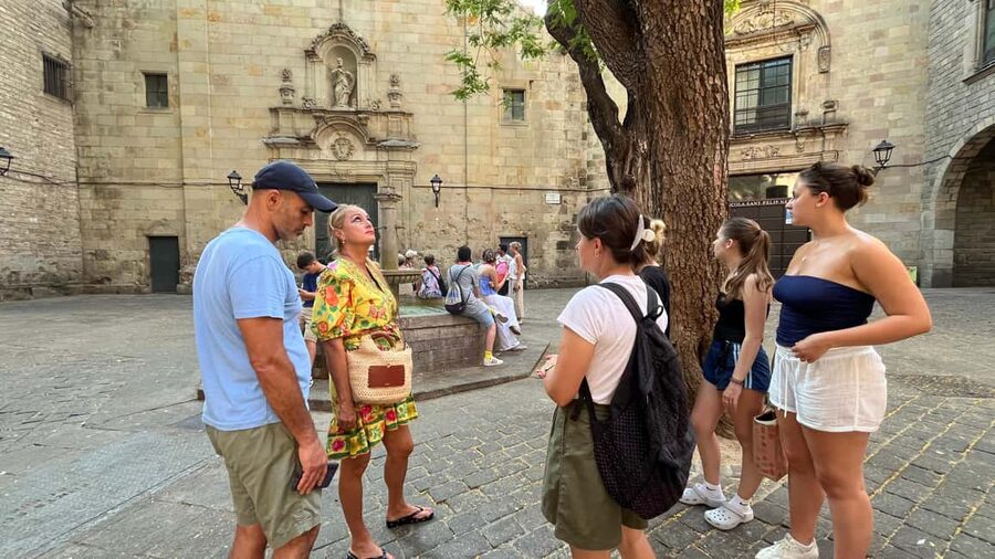 Barcelona Gothic WalkingTour: Roman Walls & Hidden Courtyard - Bishop’s Bridge and the Quiet Mechanics of Old Barcelona