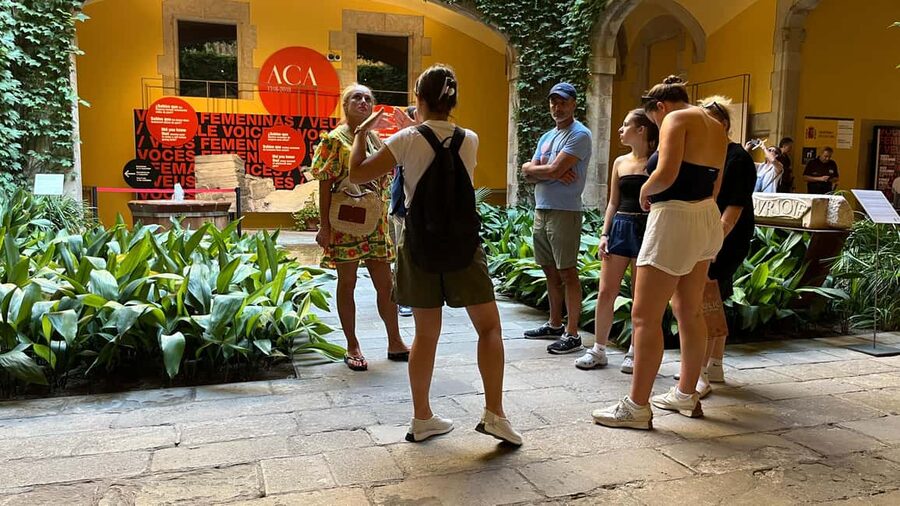 Barcelona Gothic WalkingTour: Roman Walls & Hidden Courtyard - Barcelona Cathedral: What Mysteries Feel Like in Real Time