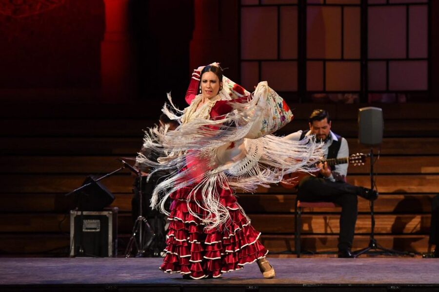 Barcelona: Gran Gala Flamenco Show Entry Ticket - Two Iconic Theaters: Palau de la Música Catalana vs Teatre Poliorama