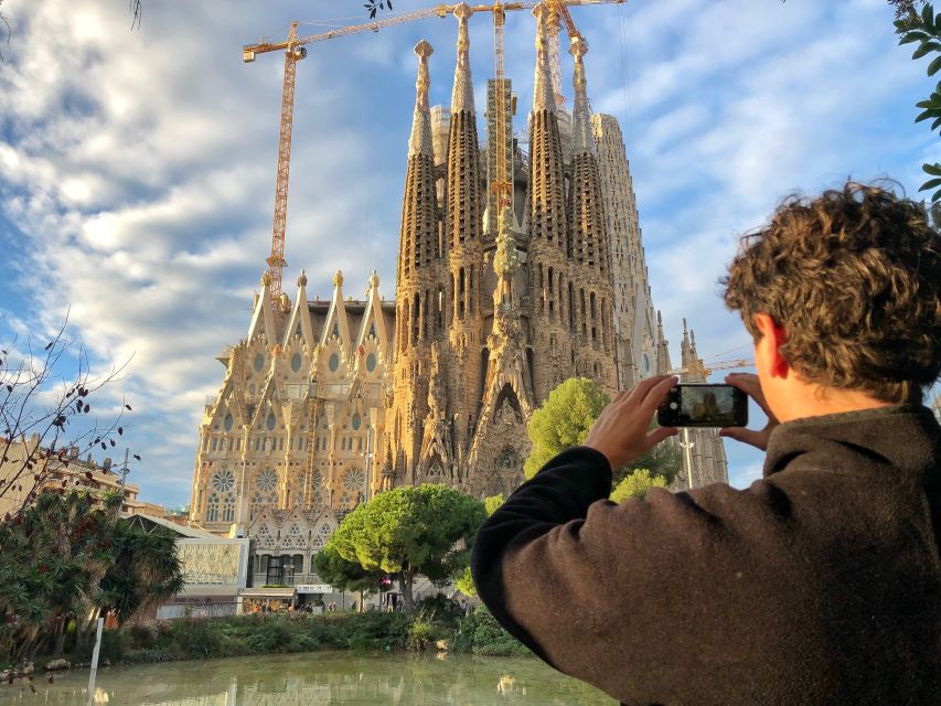 Barcelona: Guided Bike or E-Bike City Tour - Cathedral and Palau de la Música: Catalan Gothic with real photo time