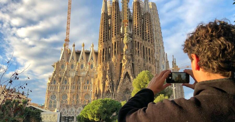 Barcelona: Guided Bike or E-Bike City Tour - Gothic Quarter by bike: medieval lanes and Plaça del Rei