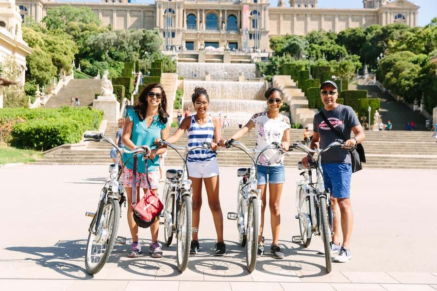 Barcelona: Guided Highlights Bike or eBike Tour (3 Hours) - Getting started at Carrer dels Escudellers 48