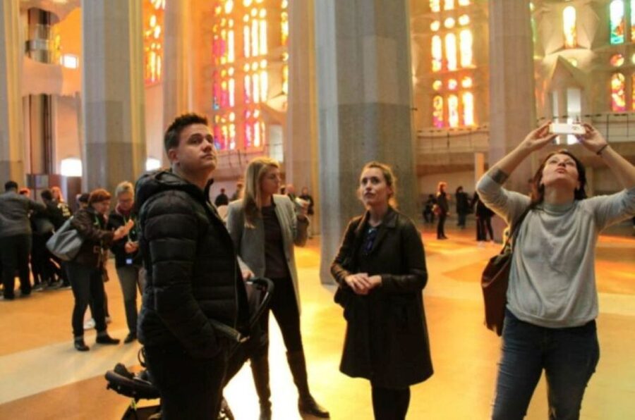 Barcelona: Guided Sagrada Familia Tour & Skip-The-Line Entry - Price and value: is $152 worth it in Barcelona time?