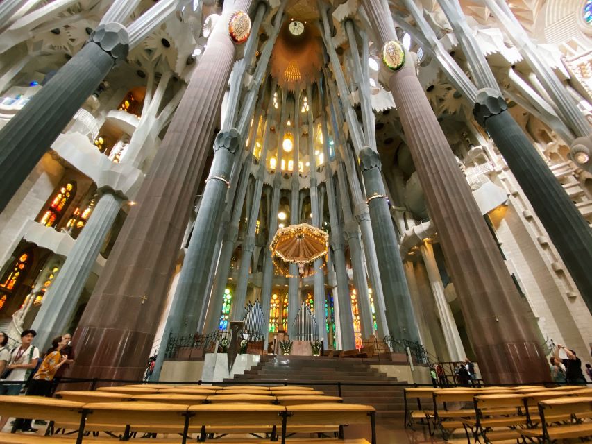 Barcelona: Guided Tour of Sagrada Familia - Dress code and simple on-the-day rules