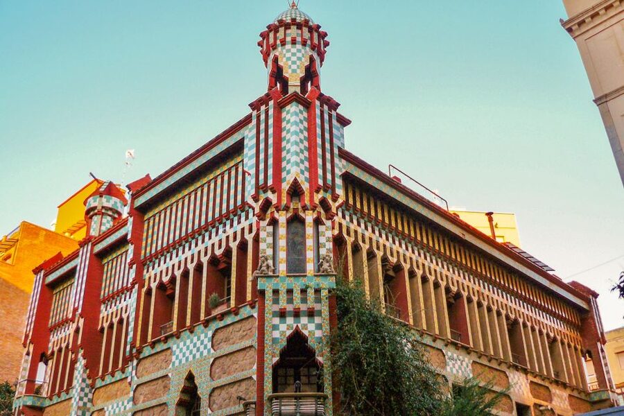 Barcelona: Half Day Tour on Sidecar Motorcycle - Modern Barcelona Must-Sees: Passeig de Gràcia and the UNESCO Trio