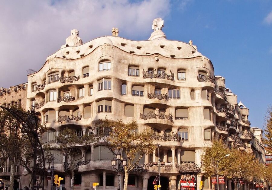 Barcelona: Helicopter, Boat Ride & Old Town Private Tour - Where guides can make or break your day