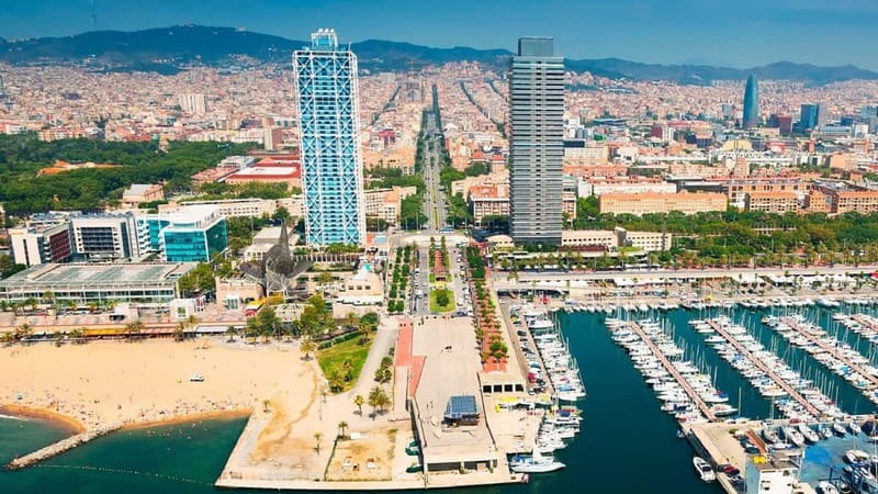 Barcelona: Helicopter Flight & Heliport Boat Transfer - Live Guide vs. Pilot Focus: What the Commentary Might Feel Like
