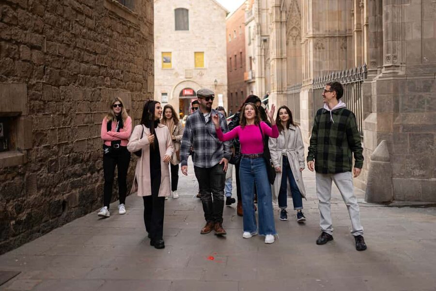 Barcelona: Hidden Gems Walking Tour Including 10+ Sights - A 2-hour plan that turns Barcelona’s streets into a timeline