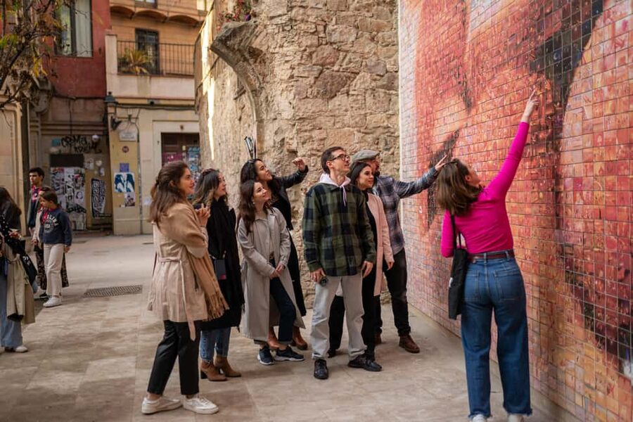 Barcelona: Hidden Gems Walking Tour Including 10+ Sights - Starting point setup: Plaça del Vuit de Març and first sights in reach