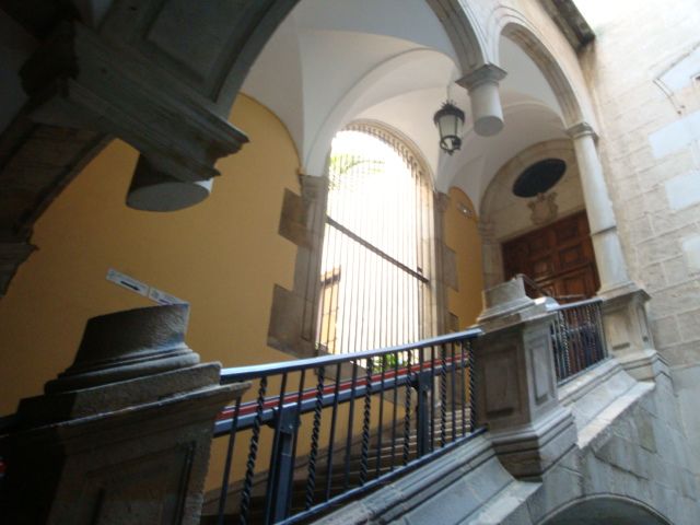 Barcelona: Hidden Secrets City Tour in German or English - Meeting at Urquinaona: Easy Start, No Transfer Stress