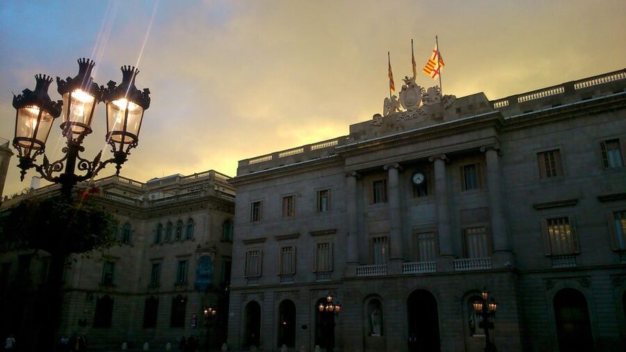 Barcelona Highlights Bike Tour - The 1888 World’s Fair arch, plus Ciutadella Parc as a breather