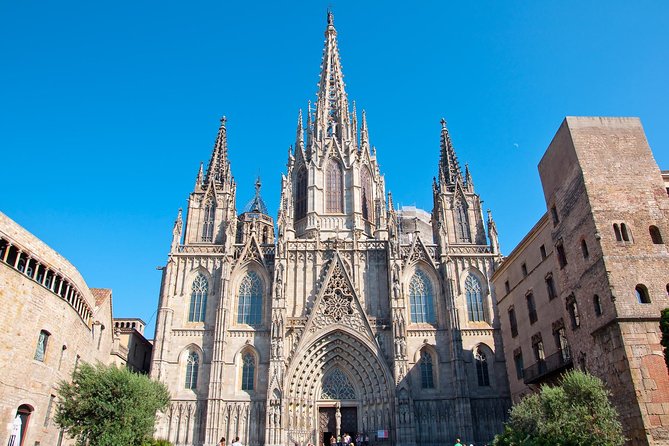 Barcelona Highlights Guided Tour with Monjuic Cable Car - A Half-Day Plan That Actually Covers Barcelona