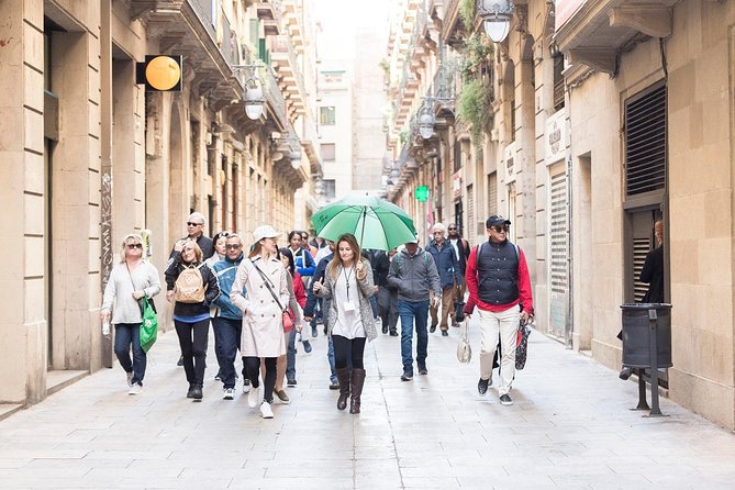 Barcelona Highlights Guided Tour with Monjuic Cable Car - The Coach Panoramic Ride: Gaudí Streets and the 1992 Olympic Arc