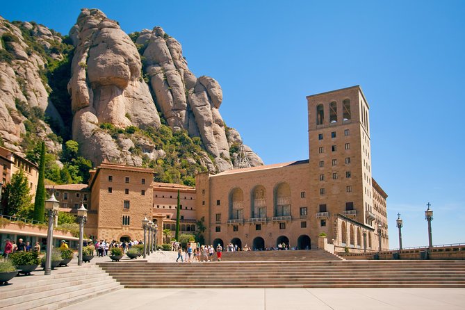 Barcelona Highlights & Montserrat with Port or Hotel Pick Up - The big idea: a highlights loop plus Montserrat, without the chaos
