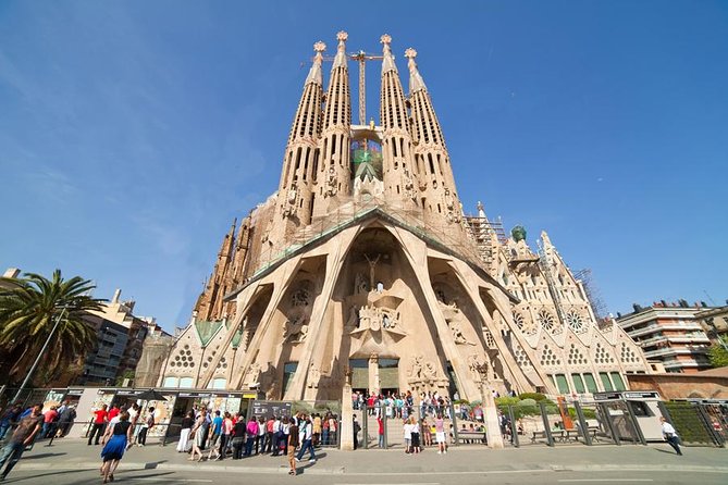 Barcelona Highlights & Montserrat with Port or Hotel Pick Up - Abadía de Montserrat and the Black Madonna context