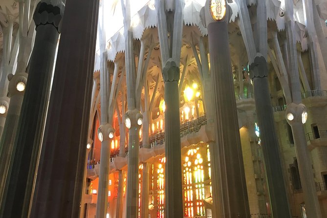 Barcelona: Highlights of Sagrada Familia Max 6 People Guided Tour - How the tour starts at Av. de Gaudí, 2