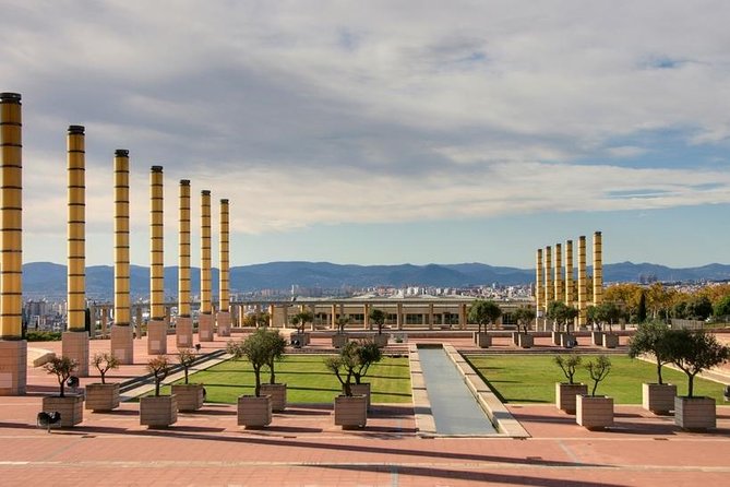 Barcelona Highlights Private Guided Tour with Hotel Pick-up - Las Ramblas: Your Easy Start to Orientation
