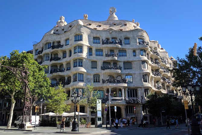 Barcelona Highlights Private Tour in a chauffeured Mercedes-Benz - The Best Part: Fast Track to Sagrada Familia