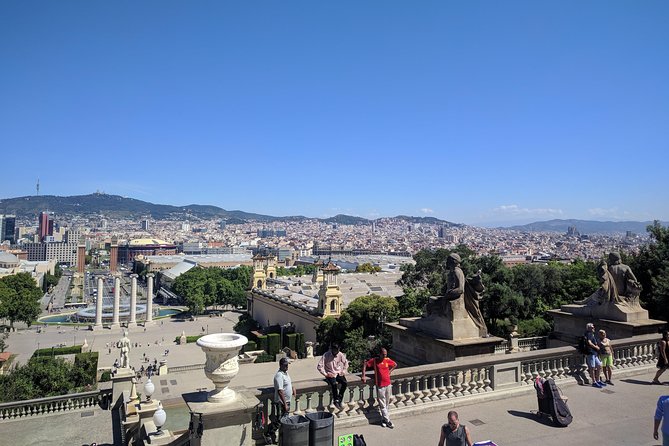 Barcelona Highlights Private Tour in a chauffeured Mercedes-Benz - Barcelona Cathedral: Quick Exterior Views, Strong Context