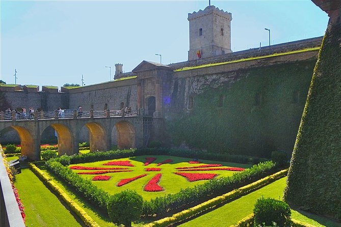 Barcelona Highlights Private Tour with Port or Hotel Transfers - Paseo de Colón and Monument a Colom: A Quick Sea-Breeze Break
