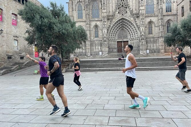 Barcelona Highlights Running Tour - Meeting at CatalunyaEixample: simple start, smooth end