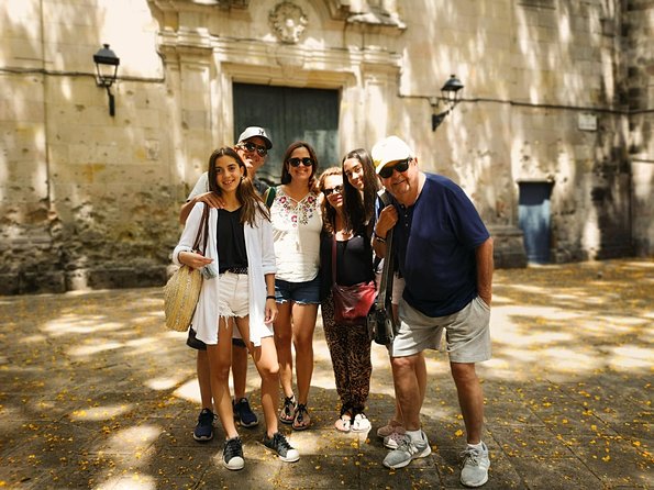 Barcelona Highlights & Secrets Private Tour with Tapa & Drink - Las Ramblas, but with your eyes opened