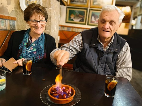 Barcelona Highlights & Secrets Private Tour with Tapa & Drink - Plaça Reial and Plaça Sant Felip Neri: the quiet Barcelona break