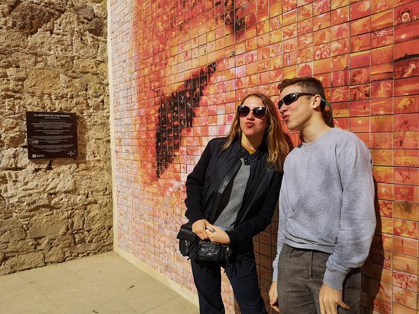 Barcelona Highlights & Secrets Private Tour with Tapa & Drink - Gothic Quarter in 3D: Portaferrisa, the cathedral cloister, and nearby details