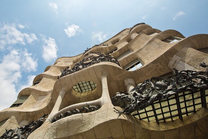 Barcelona Highlights Small Group Tour with Hotel Pick Up - The Guide Factor: Why the Tour Feels Personal